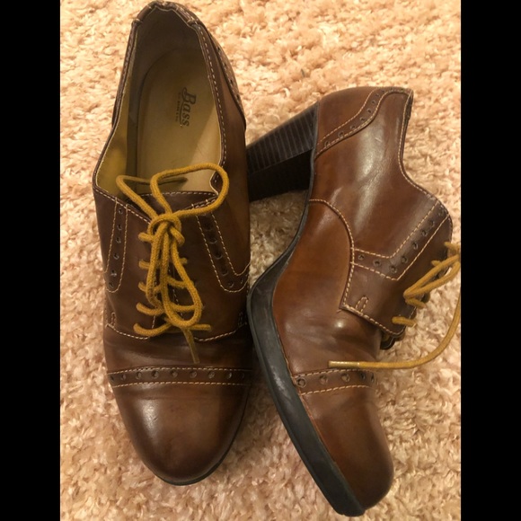 Bass Shoes - Bass lace up brown leather shoes, Size 9.5 medium